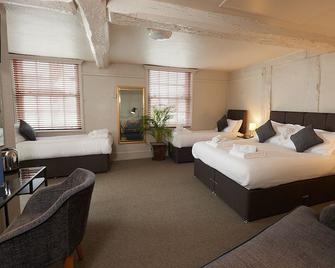 The Falcon Hotel - Bridgnorth - Bedroom