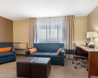 Comfort Inn & Suites North At The Pyramids - Indianapolis - Wohnzimmer