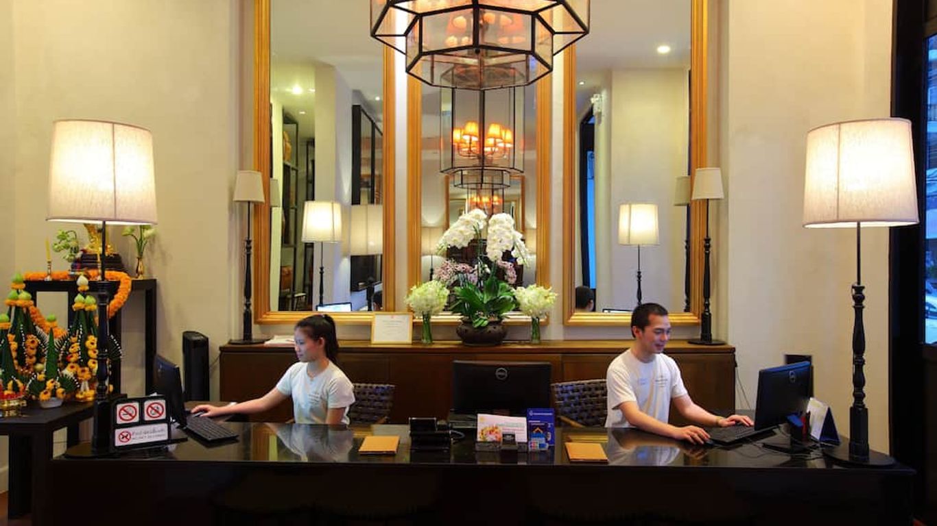 99 The Gallery Hotel