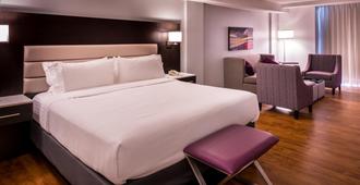 Holiday Inn Hotel & Suites Beaumont Plaza (I-10 & Walden), An IHG Hotel - בומונט - חדר שינה