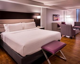 Holiday Inn & Suites Beaumont-Plaza (I-10 & Walden) - Beaumont - Bedroom