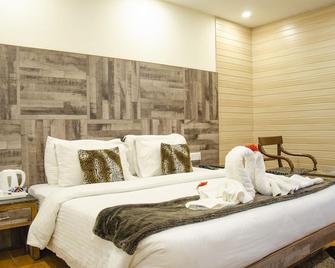 Hotel Seven Oaks - Mussoorie - Bedroom