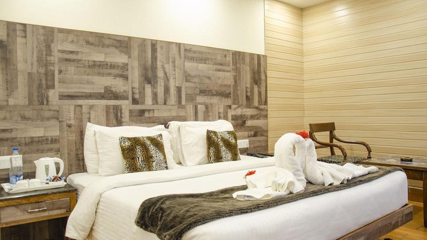 Hotel Seven Oaks