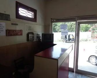 Hotel Amber - Parwanoo - Front desk