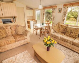 Grandads Shack - Pontypool - Living room
