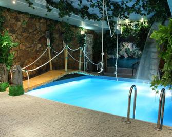 拉祖尼貝拉格飯店 - 秋明 - 游泳池