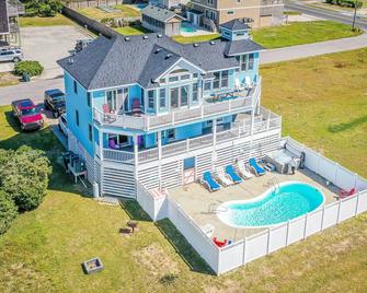 K1116 The Life Of Riley. Pool, Hot Tub, Pool Table, Fire Pit, Ocean View! - Nags Head - Budova