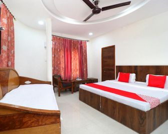 OYO A One Home Stay - Amritsar - Bedroom
