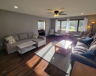 HD Acres - Rustic Retreat near Road America and Kohler Golf - Sheboygan Falls - Living room