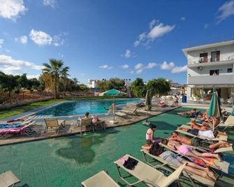 Hermes Hotel - Mália - Pool