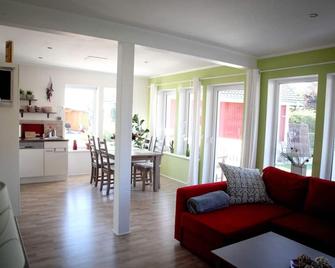 Scandinavian Charm - Sun-Drenched Terrace - Quiet Location - New! - Salzwedel - Living room