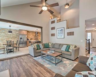Wasatch R and R Townhome with Grill about 11 Mi to Alta! - Cottonwood Heights - Sala de estar