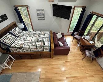Treehouse at Berry-patch - Longview - Habitación
