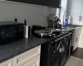 'Be Our Guest' at Carriage House 6098! - New Hope - Kitchen