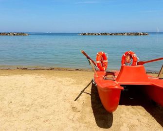 Shell apartment, brand new, 300 meters from sea - San Benedetto del Tronto - Strand