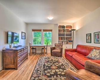 Central South Pasadena Apt, 3 Mi to Rose Bowl - South Pasadena - Living room