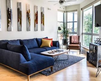 Unique townhome in Denver's best location with rooftop hot tub - دنفر (كولورادو) - غرفة معيشة