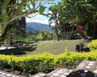 Hotel Spa Excalibur - Villeta - Outdoor view
