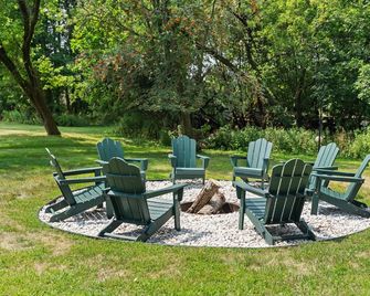 Game Room, Yard Games, and Bunks by Wisconsin River - Wausau - Patio