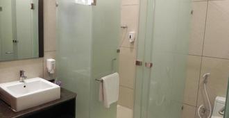 Hotel Aram - Jamnagar - Bathroom