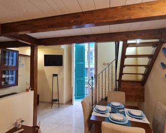 La dimora nel borgo - Taranto - Dining room