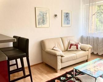 Ferienwohnung Dittmar am Kaffeehof - Bad Liebenzell - Wohnzimmer