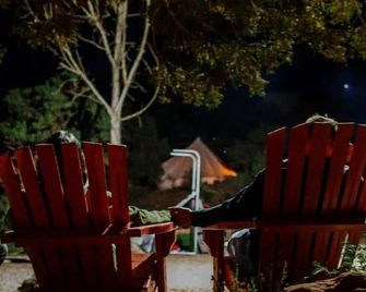 Pet Friendly Dry Tent Near for Glamping near Zion National Park - Hildale - Patio