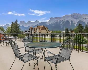 Northwinds Hotel Canmore - Canmore - Balcón