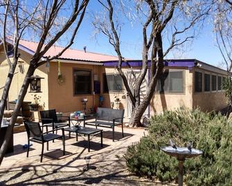 2br 1ba house Mineral Hot Springs near Rio Grande sleeps 4 to 6 - Truth or Consequences - Patio