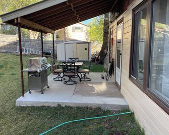 Delightful 3-bedroom condo in charming Los Alamos with beautiful views. - Los Alamos - Innenhof
