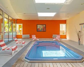Cottage proche de la Marina, Terrasse privée ! Accès Piscine + Spa - Castelmoron-sur-Lot - Pool