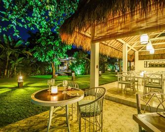 Aashaya Jasri Resort - Amlapura - פטיו