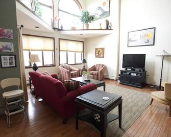 A Vacation Rental In The Heart Of The Finger Lakes - Aurora - Sala de estar