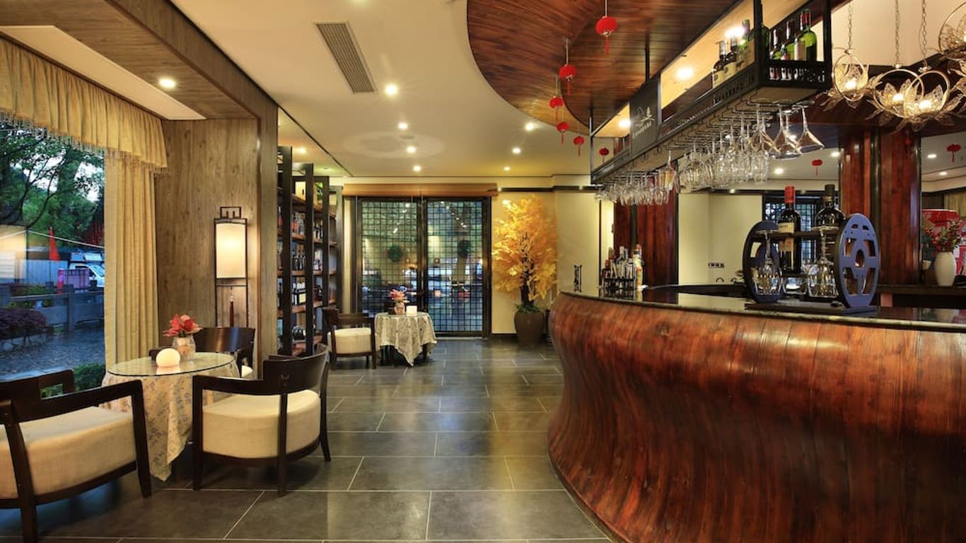 Peach Blossom Resort Hotel (Near Reed Fl