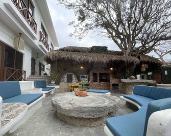 Hosteria Punta Blanca - Salinas - Patio