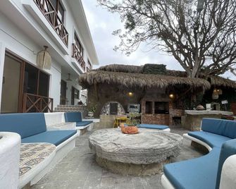 Hosteria Punta Blanca - Salinas - Innenhof