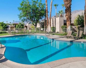 Walking Distance to Downtown 2-bedroom condo/AC/WiFi in Palm Springs - Palm Springs - Piscine