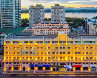 Home Inn Style Harbin Central Avenue Flood Control Monument - Harbin - Edificio
