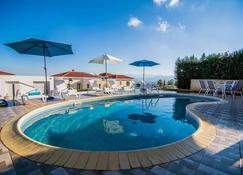 Luxury Paphos Villa | Villa Prengos | 3 Bedroom Villa | Sea and City Views | Perfect for Families - Neo Chorio - Pool