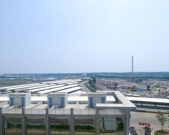 Tranquil Stay Studio with Sea View at Tokyo Riverside Pik 2 Apartment by Travelio - Sepatan - Outdoor view