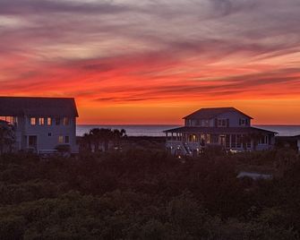 Beautiful 3 Bedroom, Ocean View home on BHI - Bald Head Island - Edificio