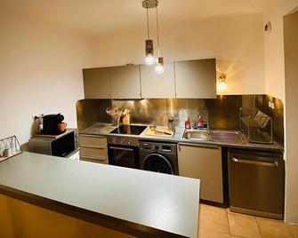 Votre pied-à-terre à Marseille T3 cosy à deux pas du Vieux-Port - Marsylia - Kuchnia