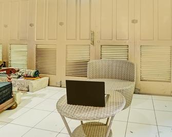 OYO 92168 Kost Pak Suyatno Syariah - Ponorogo - Recepción
