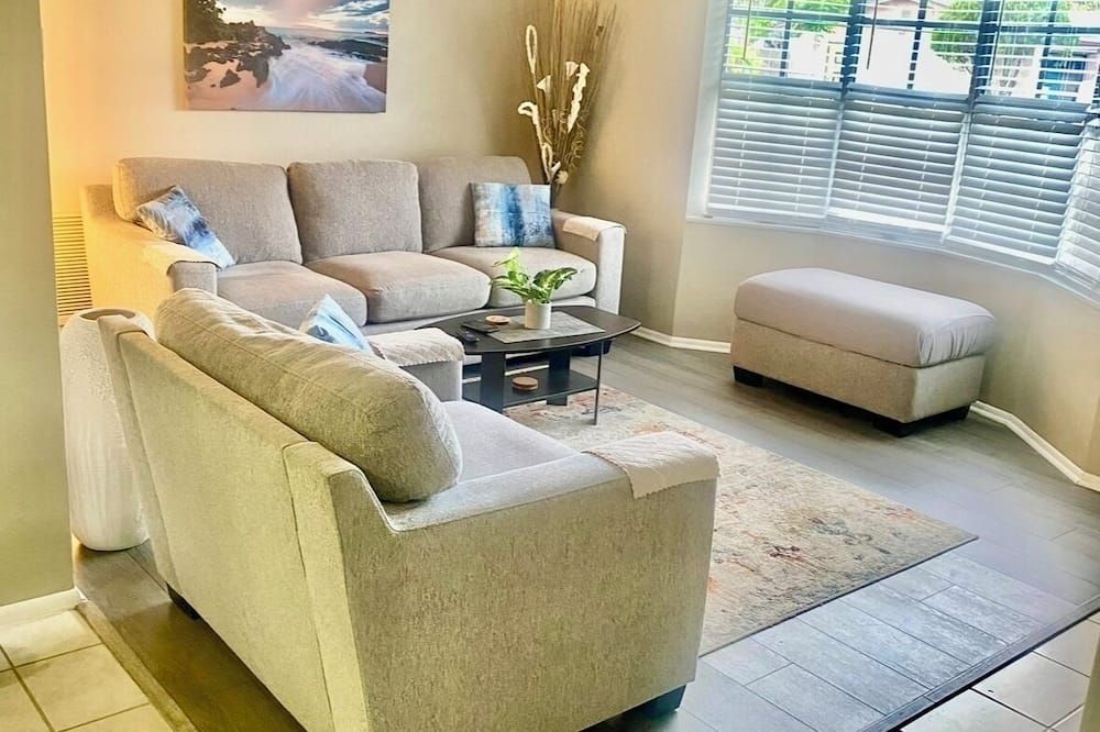 Heavenly Holiday House by the Gulf - Holiday - Living room