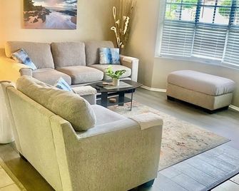 Heavenly Holiday House by the Gulf - Holiday - Sala de estar