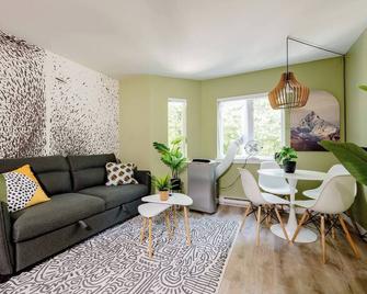 Hidden Gem: Historical Gastown - Vancouver - Living room