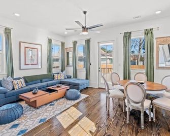 Luxury 4BD with Pool and off street parking - ניו אורלינס - סלון