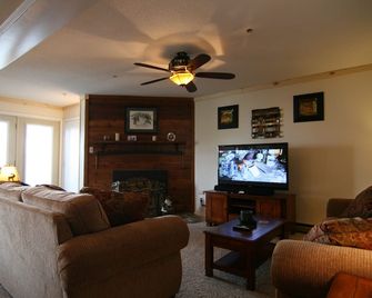 Across From Central Village/Slopes! Ac 3br Midweek Specials!!! Wifi - Snowshoe - Living room