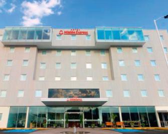 Hotel Mision Express San Juan Del Rio - San Juan del Río - Building