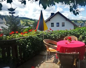 Apartment for families with children, with internet access and only 800 m from the ski lift - Eibenstock - Restaurant
